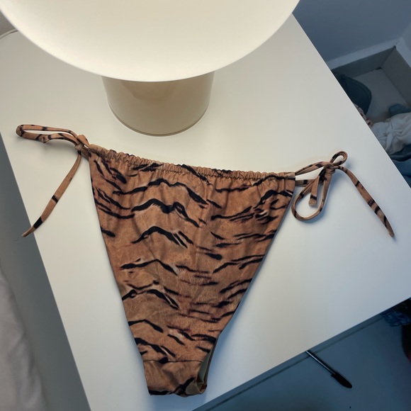 WeWoreWhat Tiger Print bikini - Picture 4 of 5